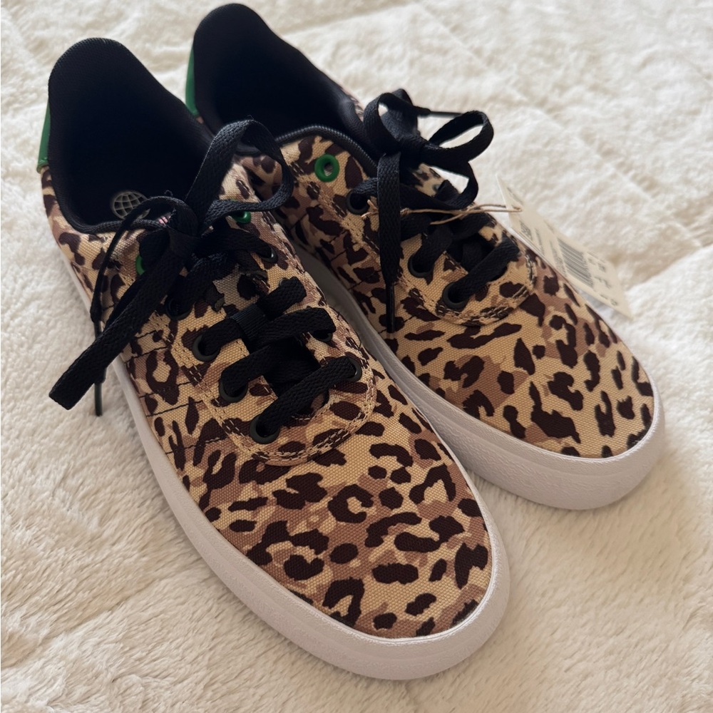NWT Adidas Big Kid Girls’ Leopard Print Casual Sneakers with Black Laces